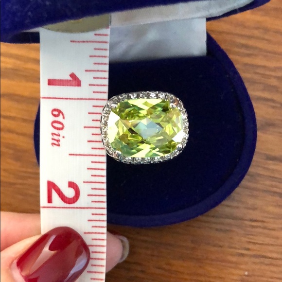 Peridot color and CZ ring silver tone Sz 7 - Picture 8 of 8